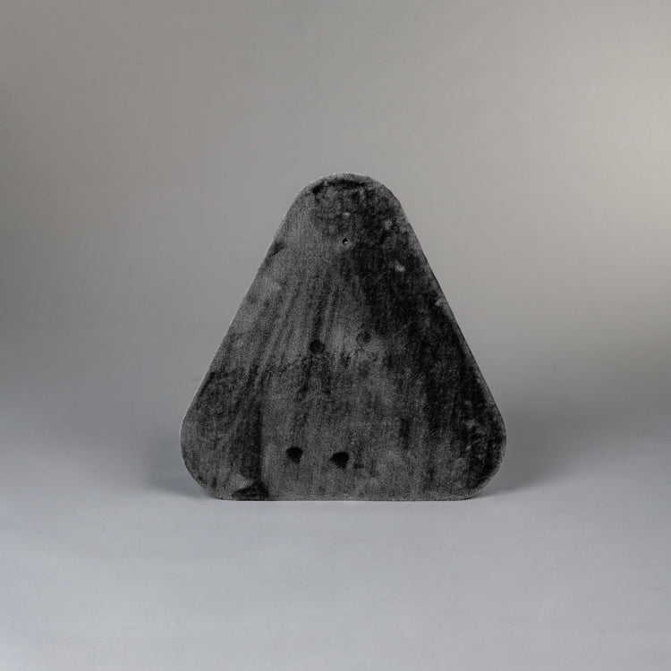 Große, Dunkelgraue Liegeplatz Dreiecks-Form (für 12, 15 und 20 cm Stämme)